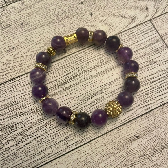 Set of 2 Purple Amethyst and Gold toned Stretch Beaded gemstone bracelets - Picture 4 of 6